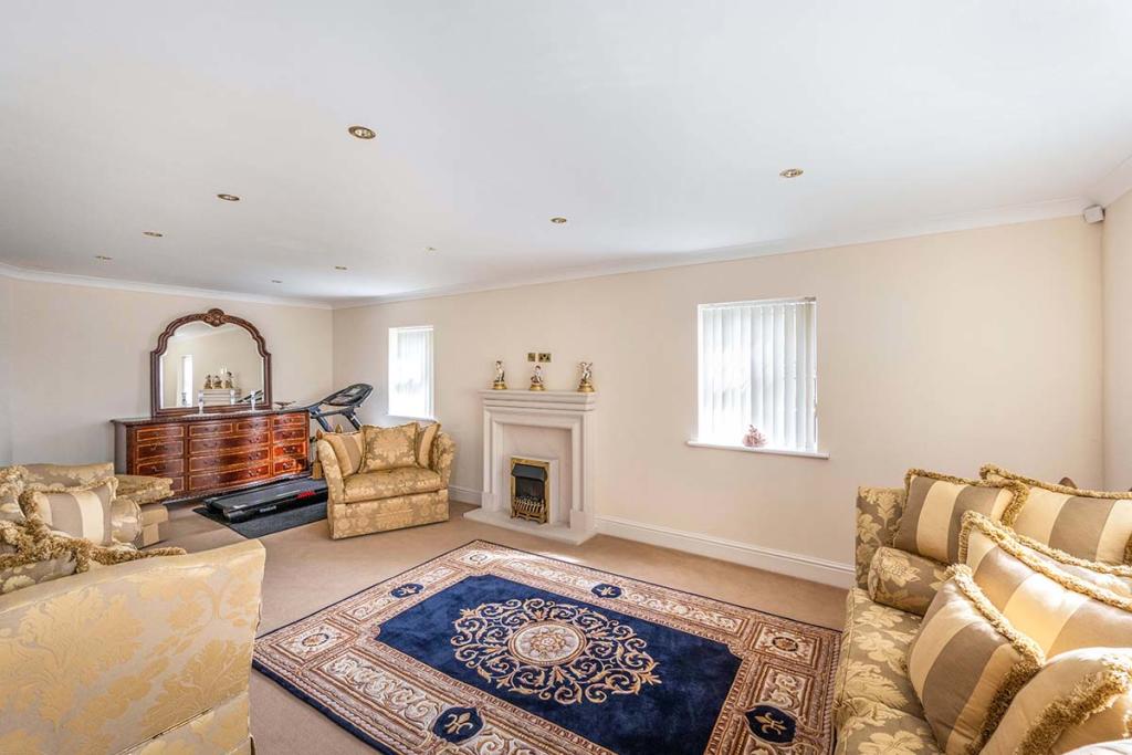 5 bedroom detached house for sale in Moss Road, Moss, Doncaster, DN6