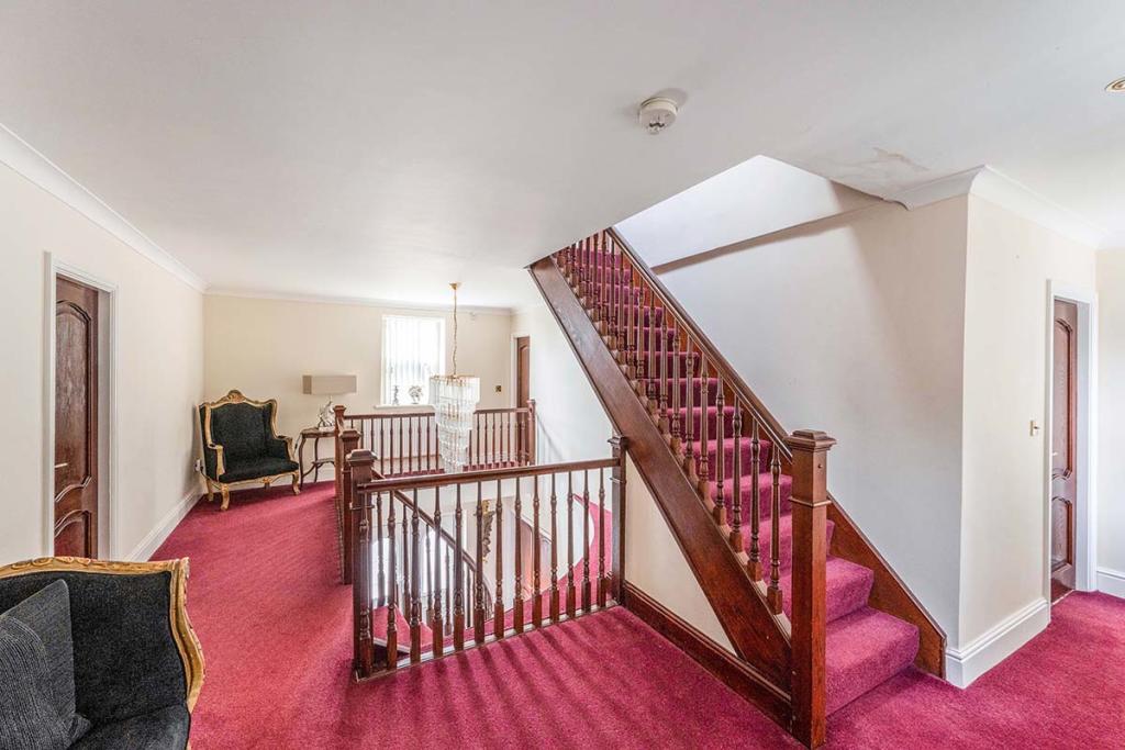 5 bedroom detached house for sale in Moss Road, Moss, Doncaster, DN6