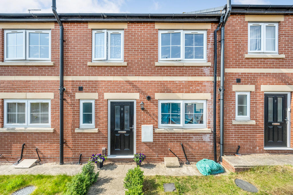 3 bedroom terraced house for sale in Wellgate, Conisbrough, Doncaster, DN12