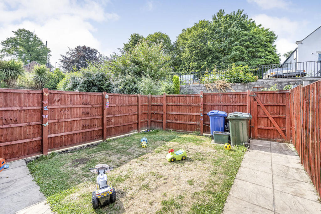 3 bedroom terraced house for sale in Wellgate, Conisbrough, Doncaster, DN12