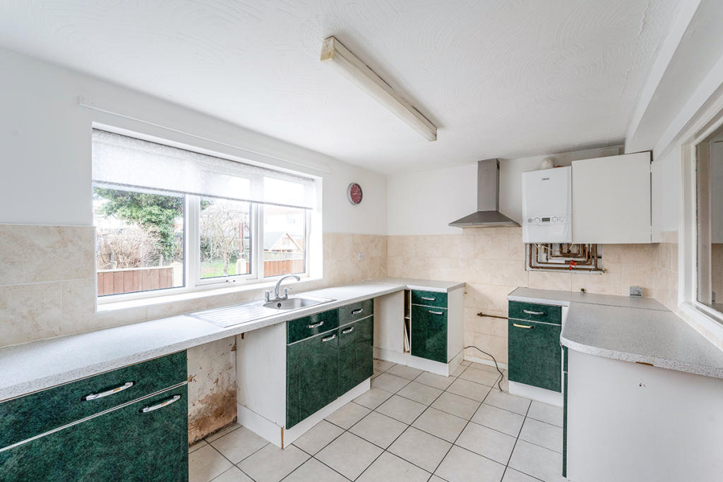 3 bedroom semidetached house for sale in Poplar Road, Skellow
