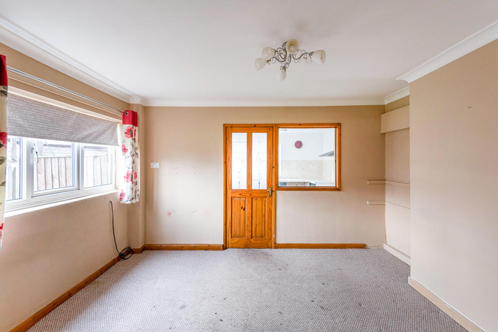 3 bedroom semidetached house for sale in Poplar Road, Skellow