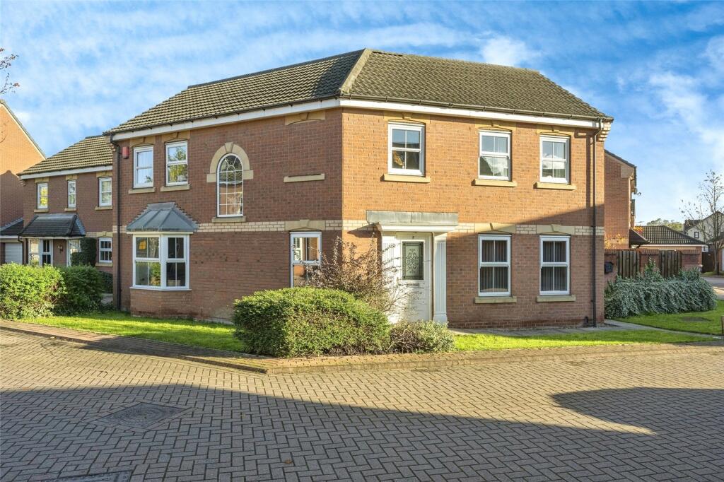 4 bedroom detached house for sale in Fountains Close, Kirk Sandall, Doncaster, South Yorkshire, DN3