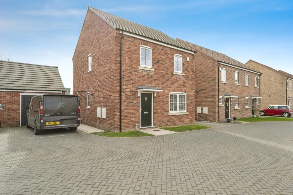 3 bedroom detached house for sale in Old School Drive, Kirk Sandall, Doncaster, South Yorkshire, DN3