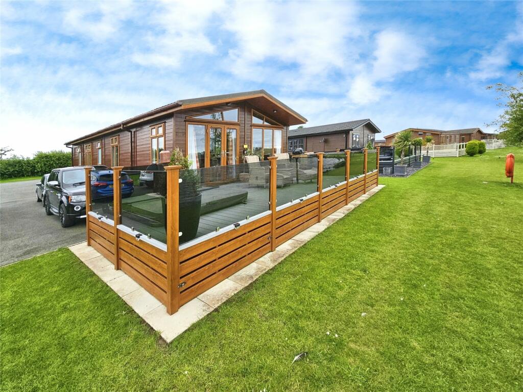 2 bedroom bungalow for sale in Woodward Lakes and Lodges, Holme Wood