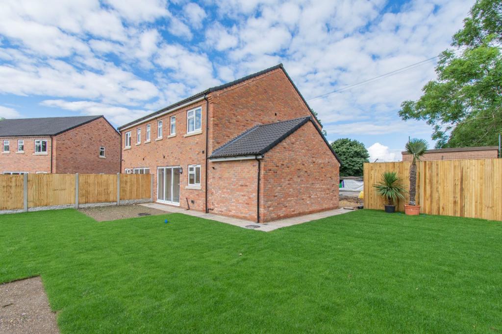 3 bedroom semidetached house for sale in New Road, Norton, Doncaster