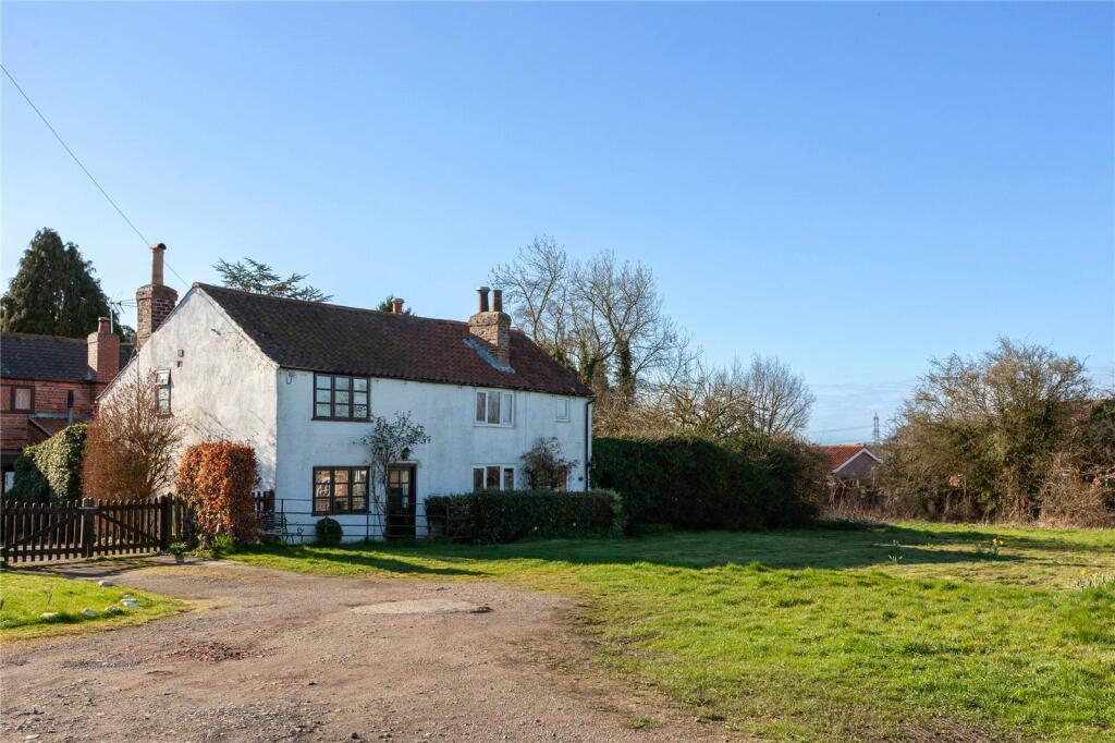 2 bedroom semidetached house for sale in Flaxton, York, North