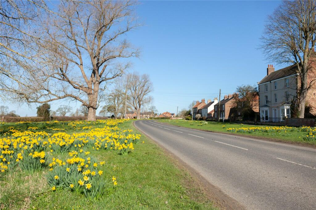 2 bedroom semidetached house for sale in Flaxton, York, North