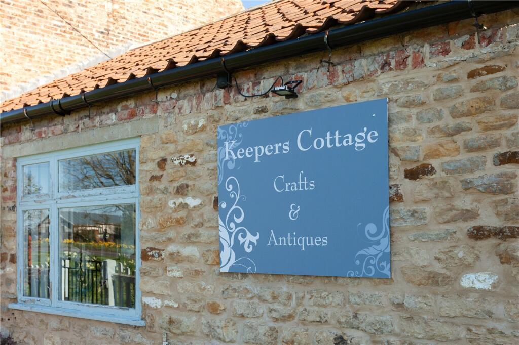 2 bedroom semidetached house for sale in Flaxton, York, North