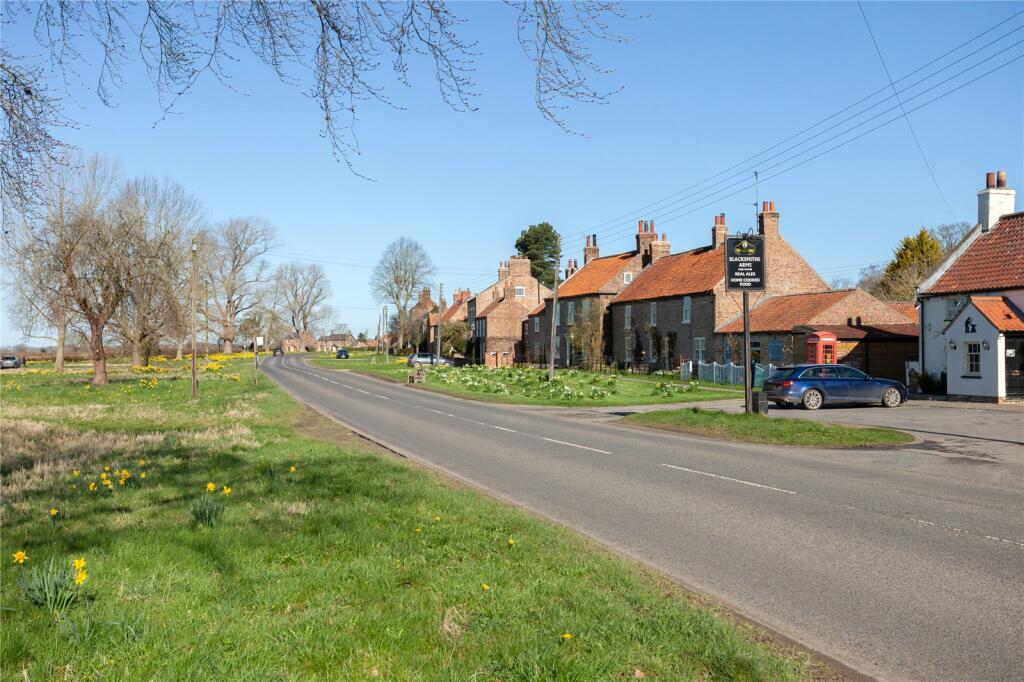 2 bedroom semidetached house for sale in Flaxton, York, North