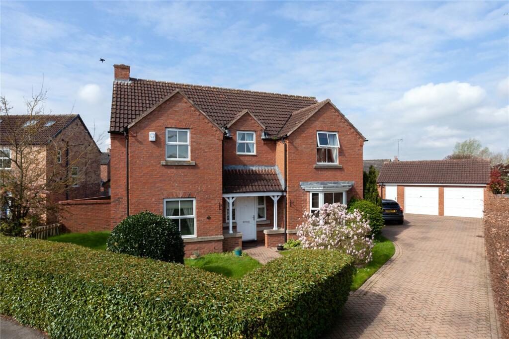 4 bedroom detached house for sale in Chaucer Lane, Strensall, York
