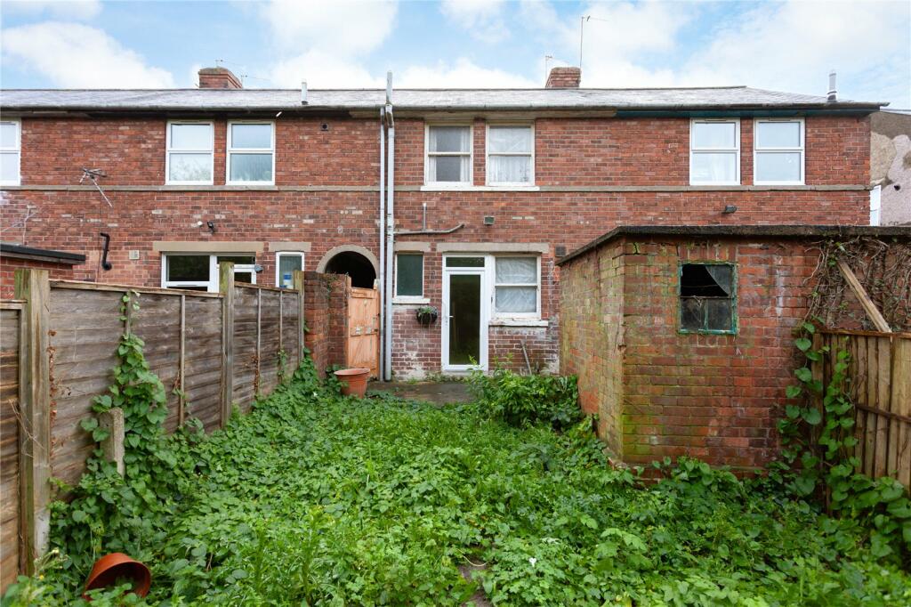 2 bedroom terraced house for sale in Rawdon Avenue, York, North