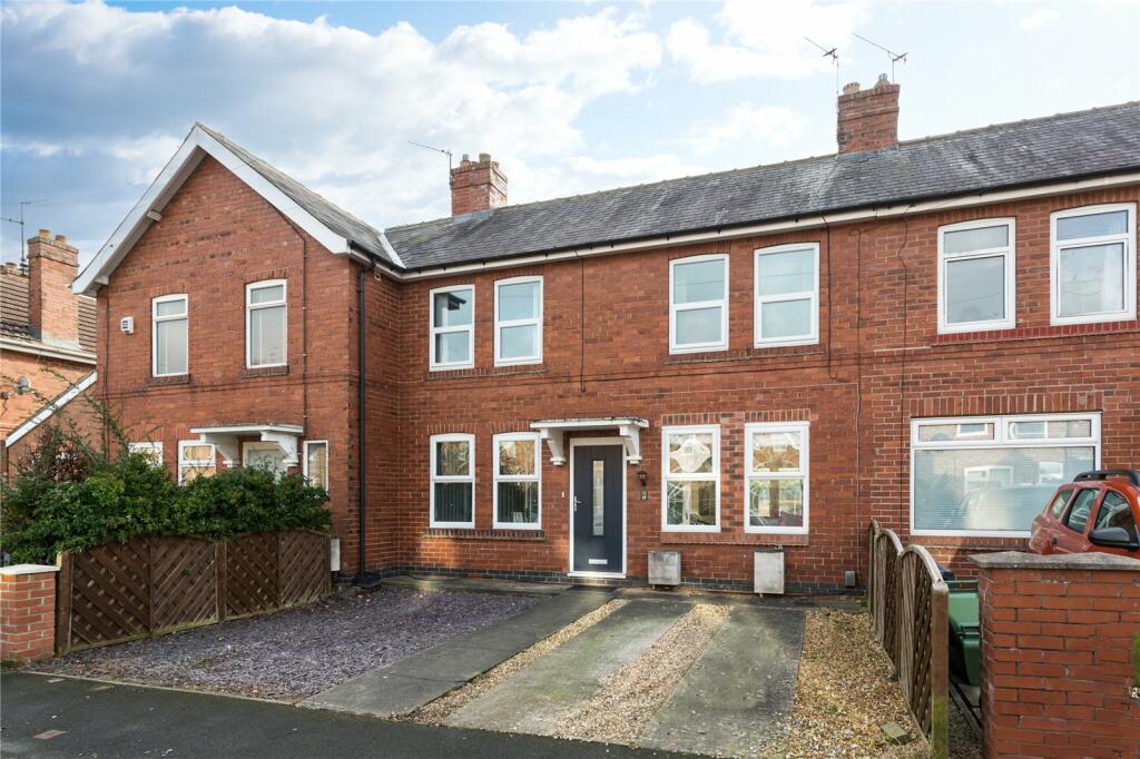 3 bedroom terraced house for sale in Howe Hill Road, York, North