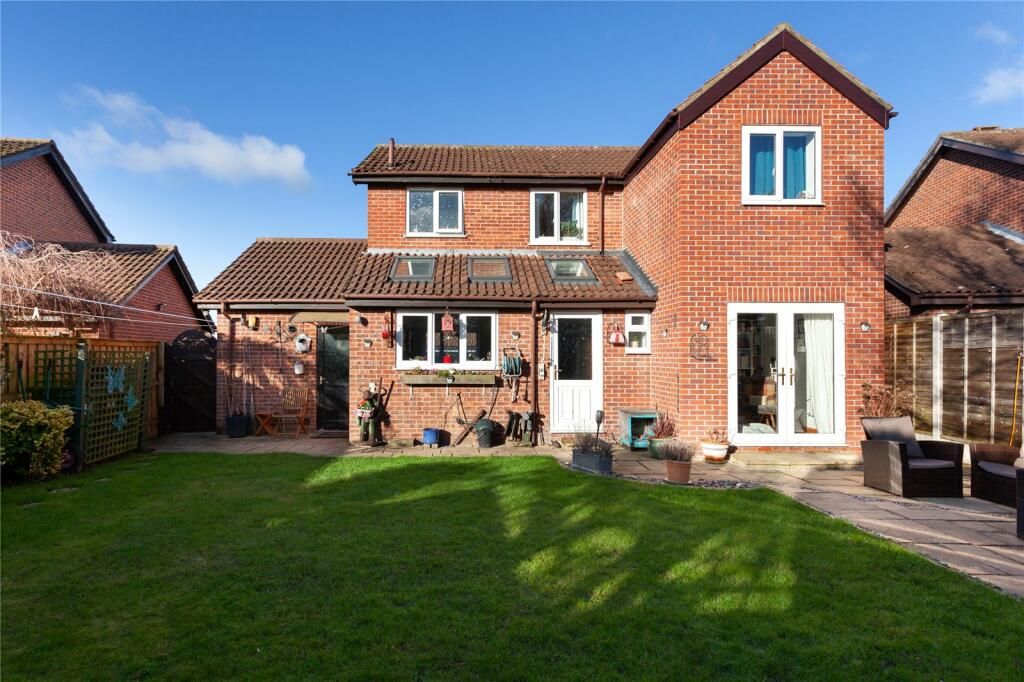 3 bedroom detached house for sale in Barley Rise, Strensall, York