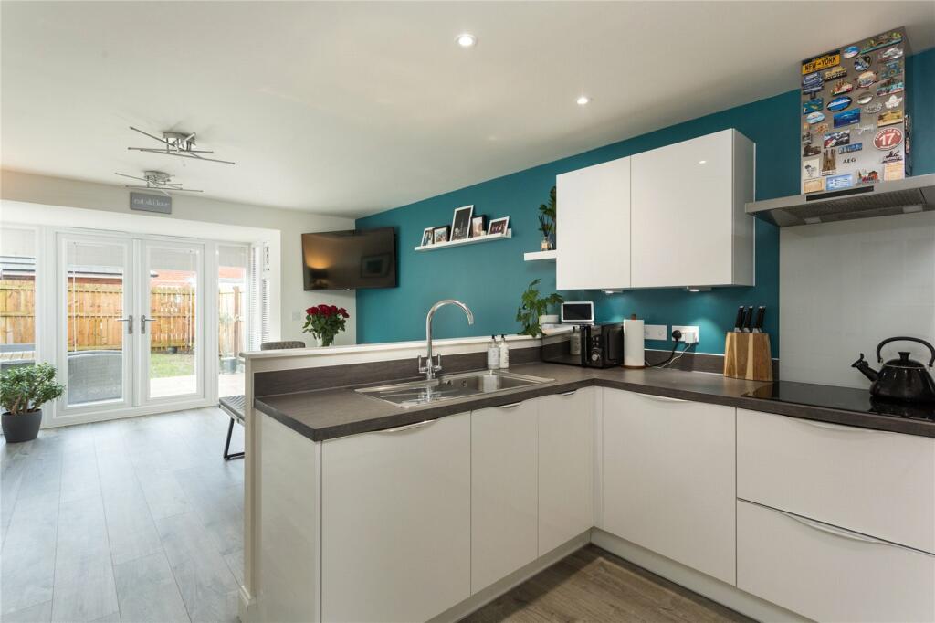 3 bedroom semidetached house for sale in Ousebank Drive, Skelton, York, North Yorkshire, YO30