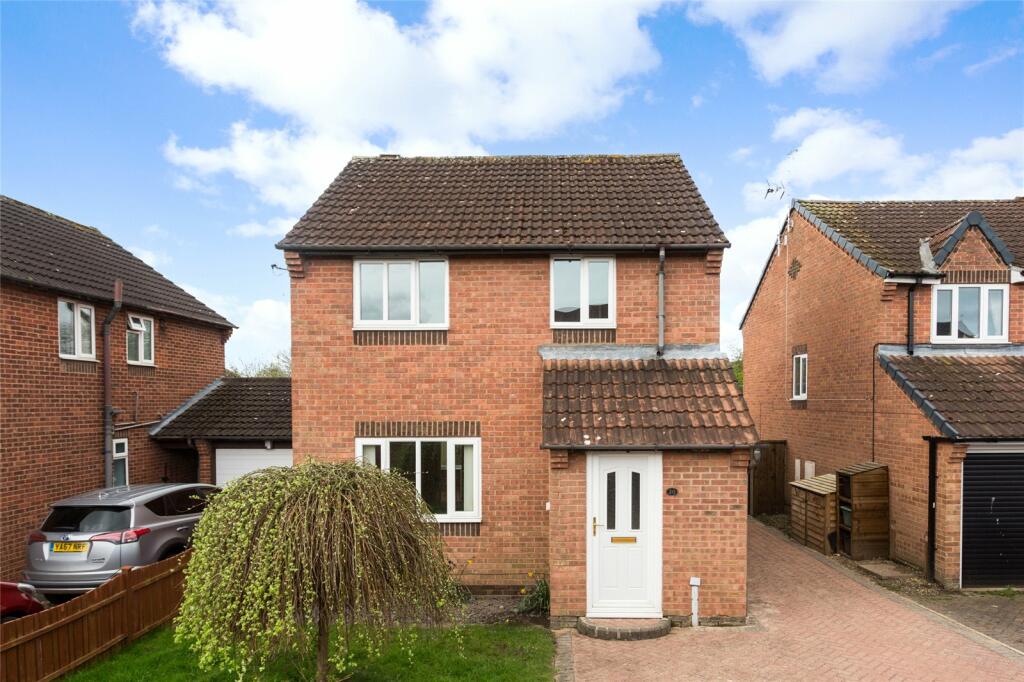 3 bedroom detached house for sale in Riverside Walk, Strensall, York