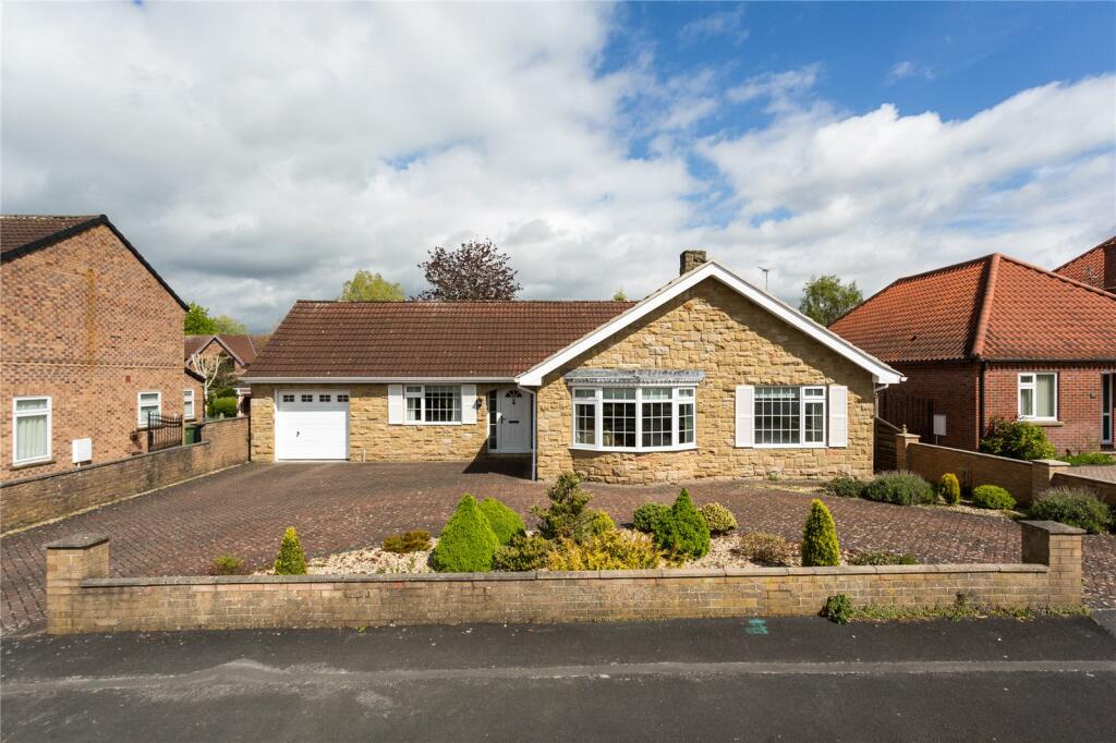 3 bedroom bungalow for sale in Oak Tree Way, Strensall, York, North