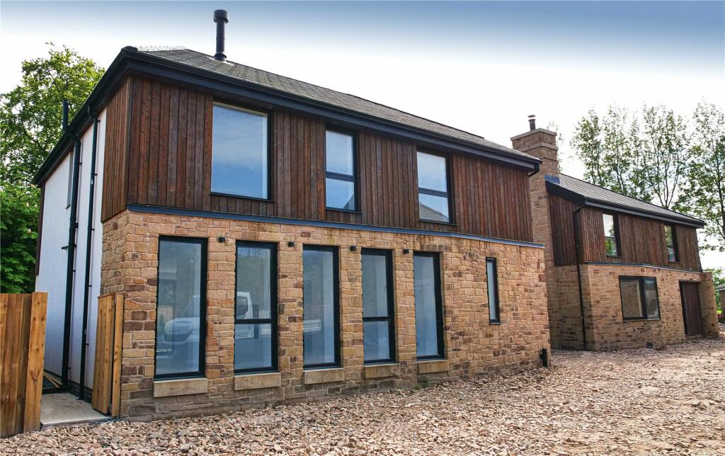 4 bedroom detached house for sale in Fieldstone Gardens, Stalmine