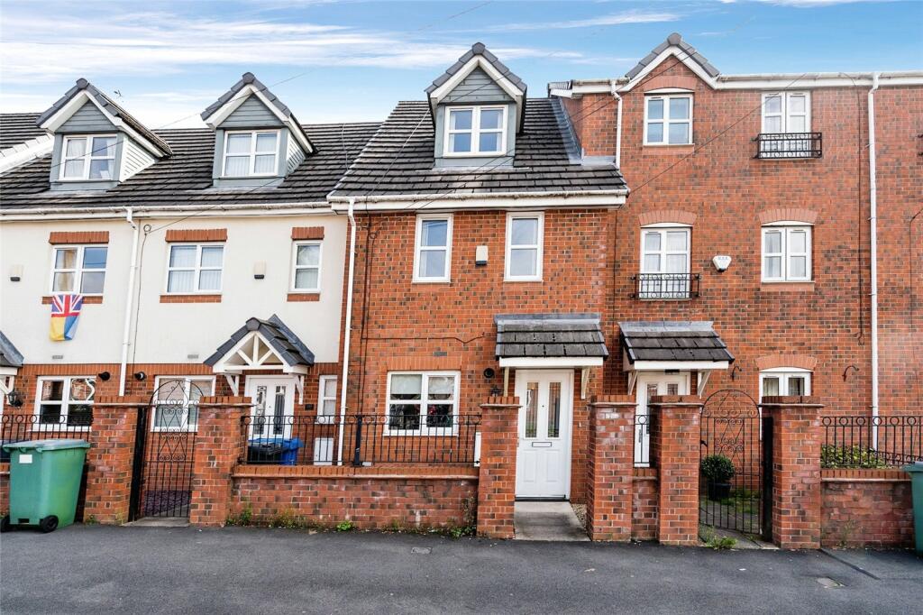 3 bedroom terraced house for sale in Alfred Street, Bury, Greater Manchester, BL9