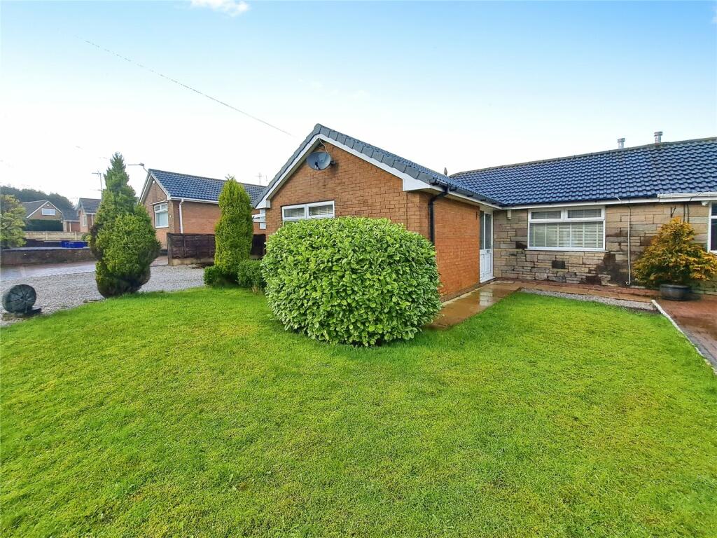 2 bedroom semidetached house for sale in Glencoe Avenue, Hoddlesden