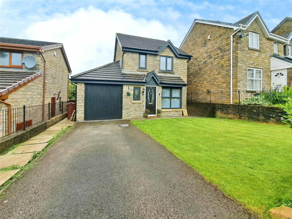 4 bedroom detached house for sale in Begonia View, Lower Darwen, Darwen