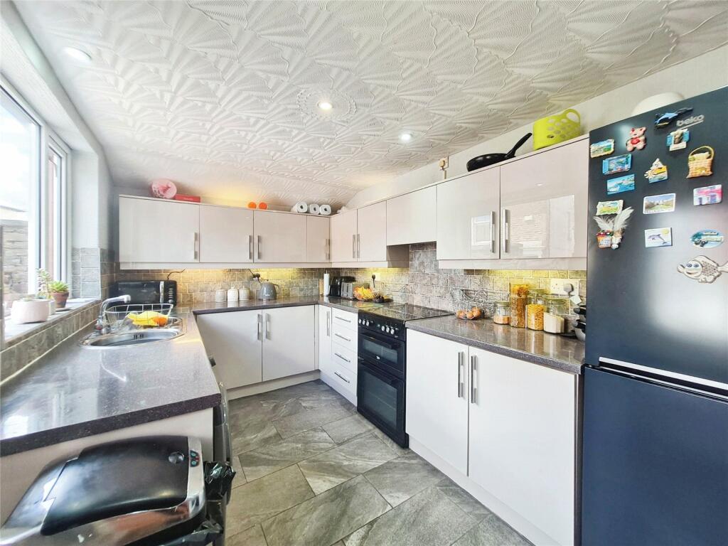 Additional property image - Earnsdale Road, Darwen, Lancashire, BB3