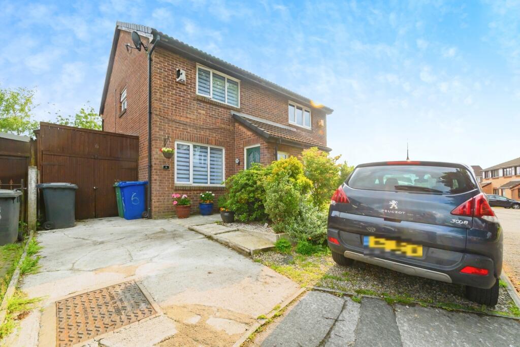 Main image of property: Farringdon Drive, Radcliffe, Manchester, Greater Manchester, M26