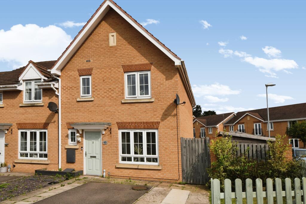 3 bedroom end of terrace house for sale in Sunningdale Way, Gainsborough, Lincolnshire, DN21