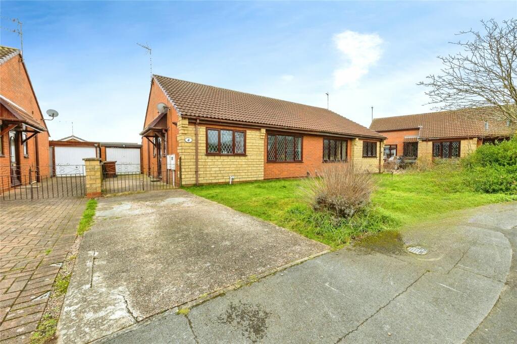 2 bedroom bungalow for sale in Bottesford Close, Lincoln, Lincolnshire, LN6