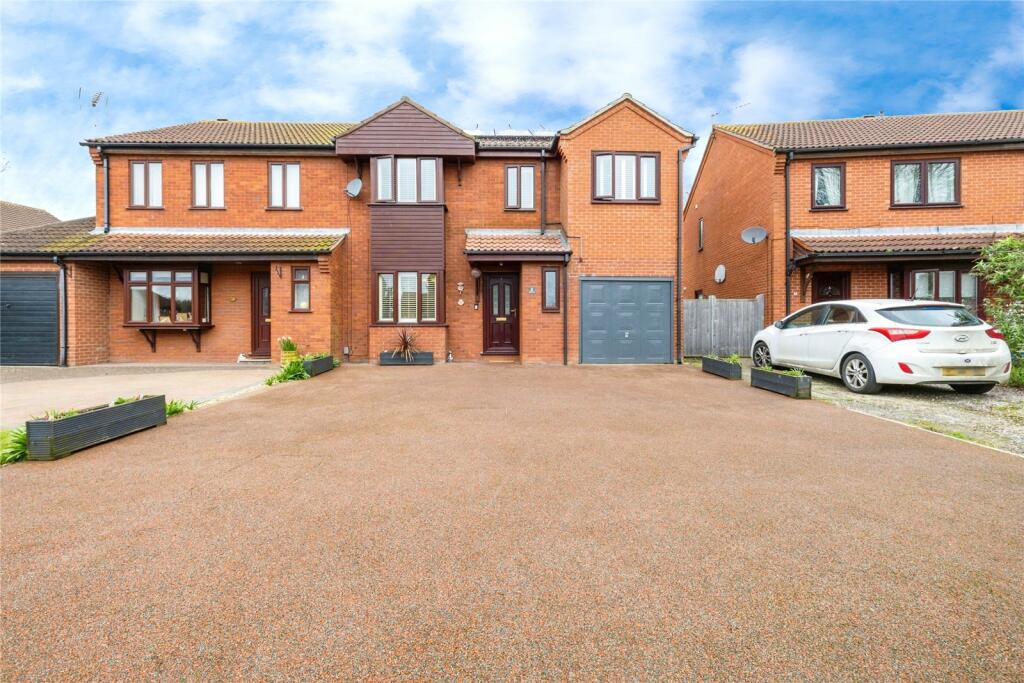 3 bedroom semidetached house for sale in Goxhill Grove, Lincoln