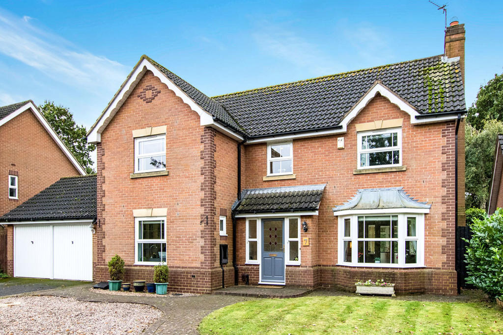 4 bedroom detached house for sale in Swanholme Close, Lincoln