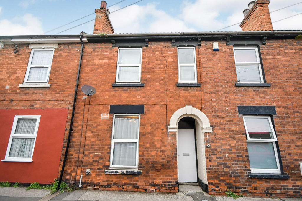 2 bedroom terraced house for sale in Portland Street, Lincoln