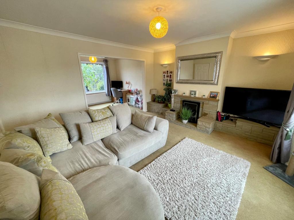 3 bedroom semidetached house for sale in Selby Close, North Hykeham