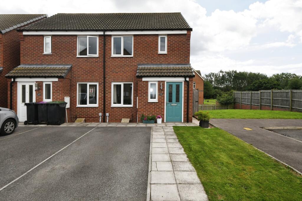 2 bedroom semidetached house for sale in Crucible Close, North Hykeham