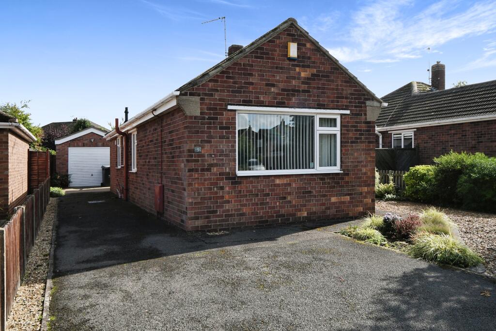 Main image of property: Harewood Crescent, North Hykeham, Lincoln, Lincolnshire, LN6