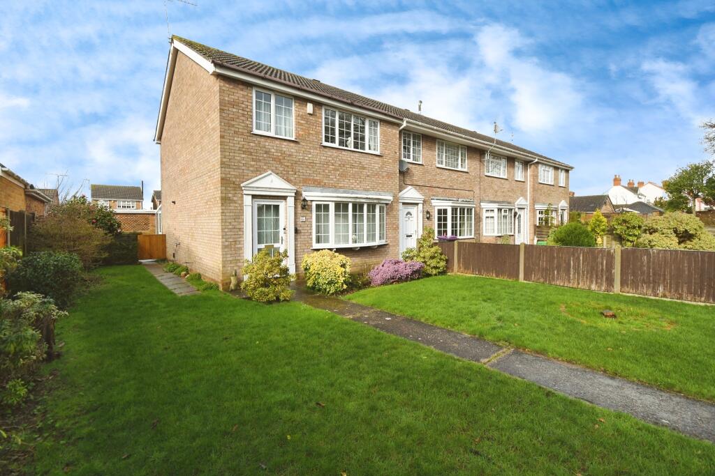 3 bedroom end of terrace house for sale in Newark Road, North Hykeham