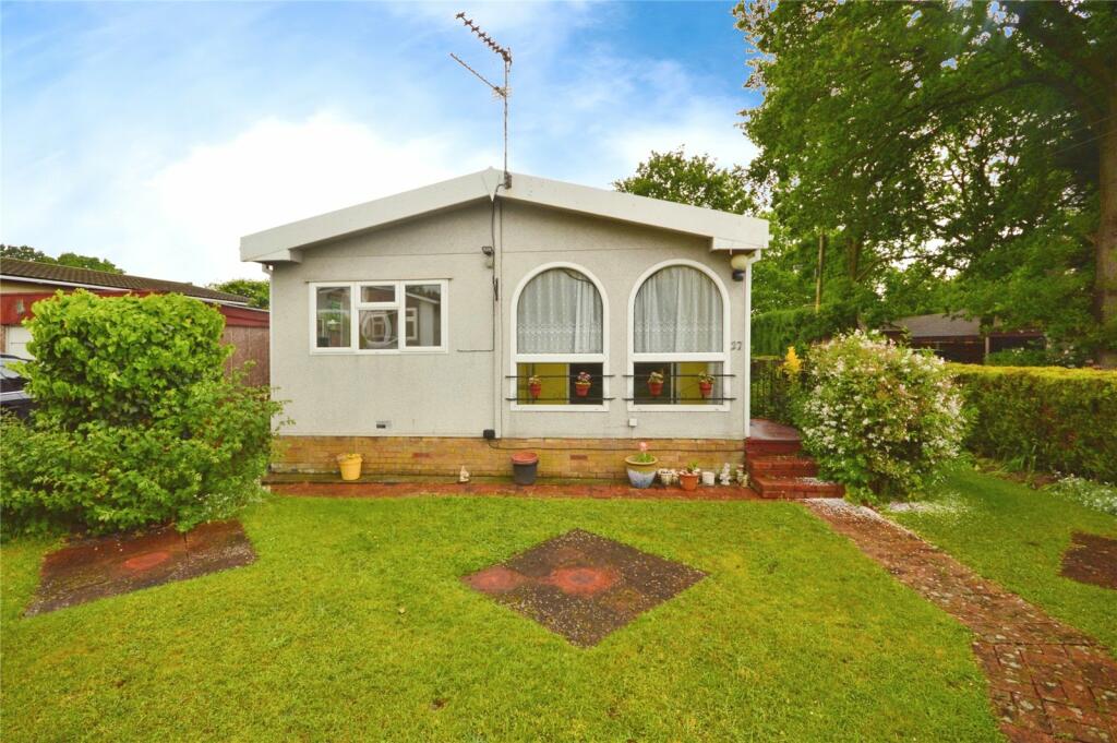 2 bedroom detached house for sale in Broxburn Park, South Hykeham