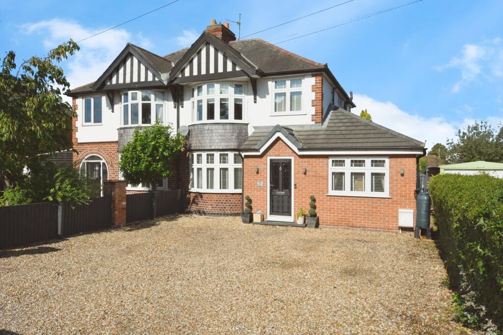 Main image of property: Lincoln Road, Newark, Nottinghamshire, NG24