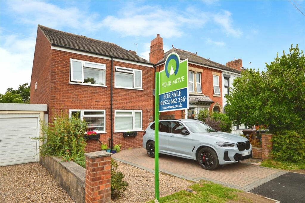 3 bedroom detached house for sale in Hykeham Road, Lincoln