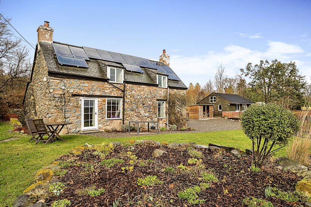 3 bedroom detached house for sale in Cefn Coch, Llanrhaeadr Ym Mochnant, Oswestry, Powys, SY10