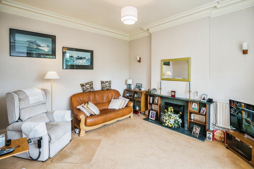 5 bedroom semidetached house for sale in Weston Lane, Oswestry