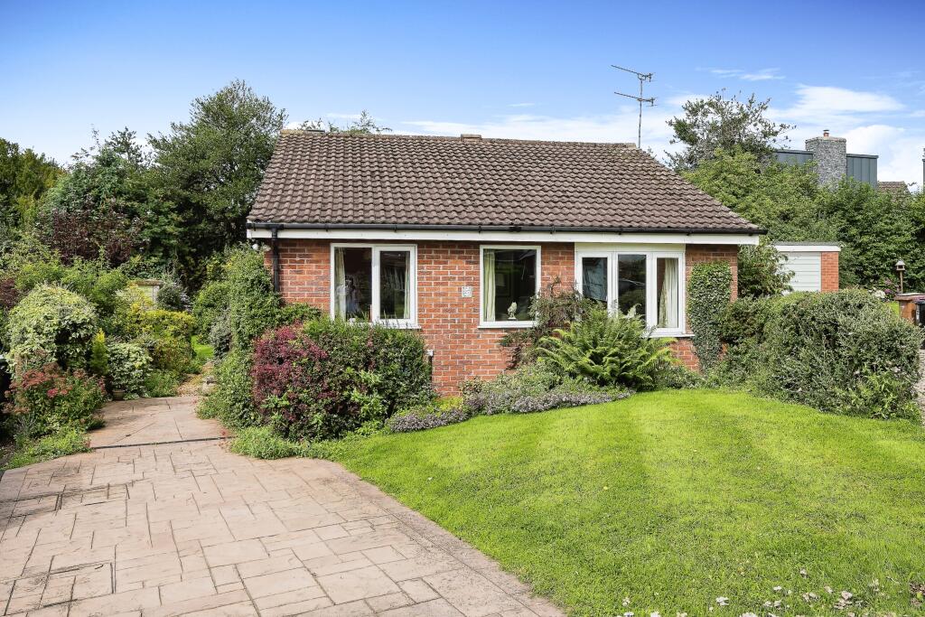 3 bedroom bungalow for sale in Middleton Close, Oswestry, Shropshire, SY11