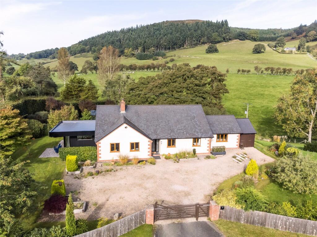 3 bedroom bungalow for sale in Llanfyllin, Powys, SY22