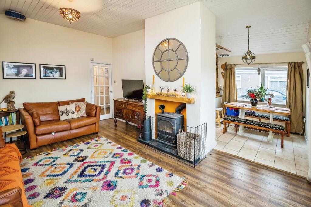 3 bedroom bungalow for sale in Derwen Green, Four Crosses, Llanymynech