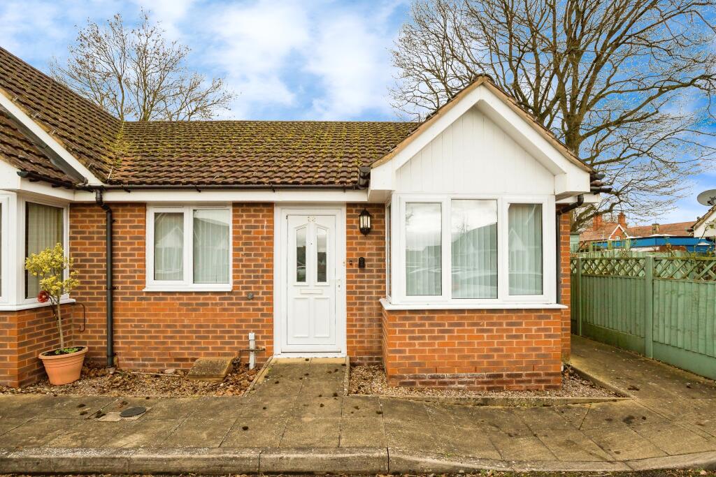 2 bedroom bungalow for sale in Beresford Gardens, Oswestry, Shropshire, SY11