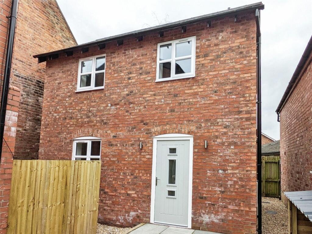 2 bedroom detached house for sale in Oak Street, Oswestry, Shropshire, SY11