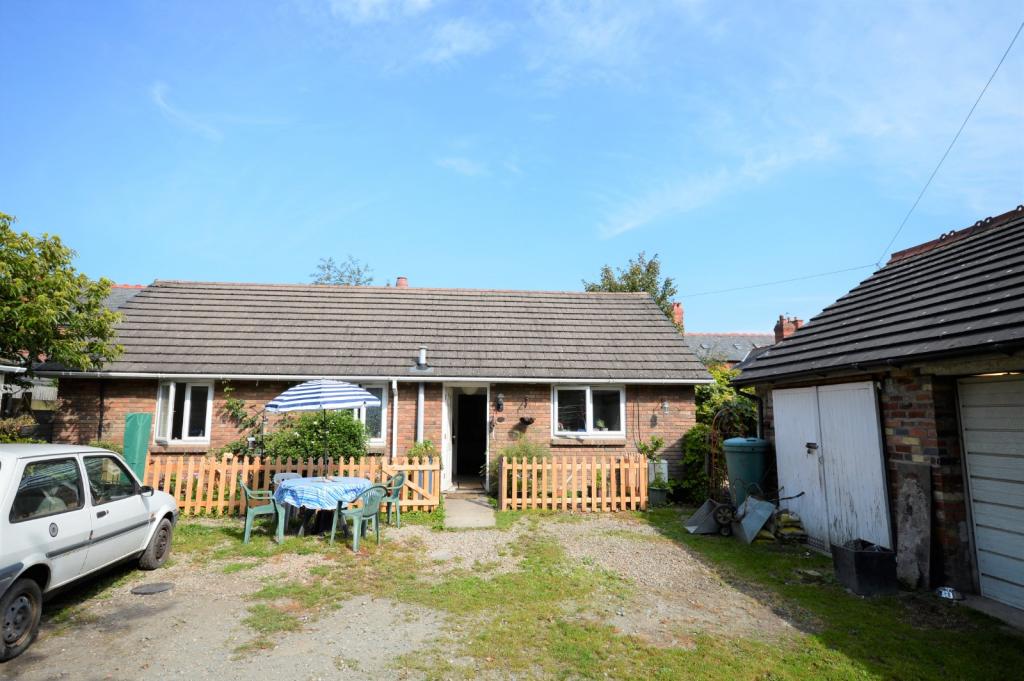3 bedroom bungalow for sale in Roft Street, Oswestry, Shropshire, SY11