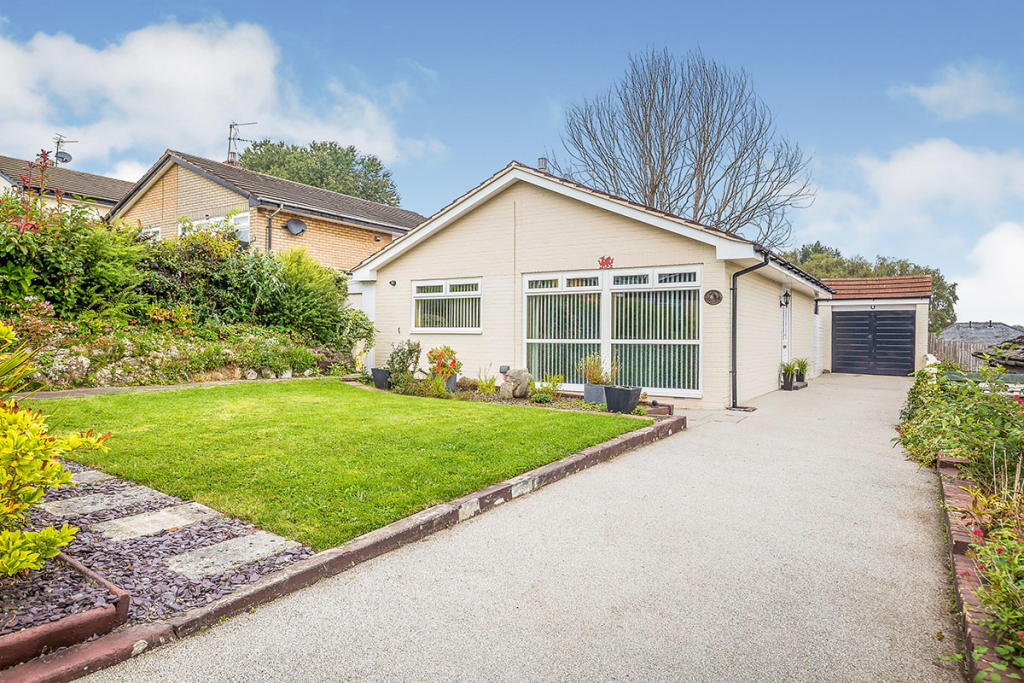 2 bedroom bungalow for sale in Thornhurst Avenue, Oswestry, Shropshire, SY11