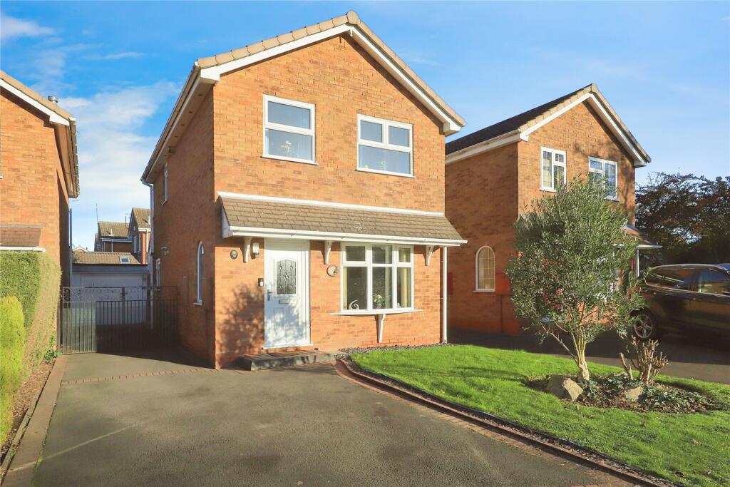 3 bedroom detached house for sale in Shackleton Drive, Perton
