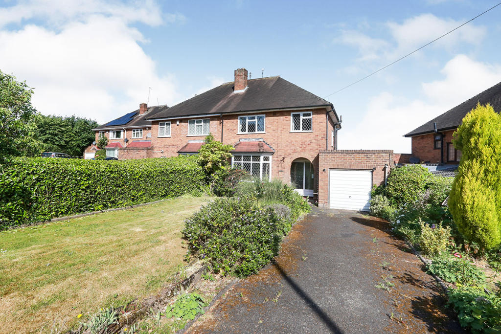 3 bedroom semidetached house for sale in Penn Road, Wolverhampton